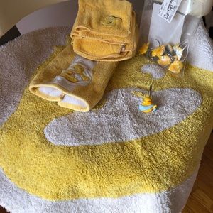 Children’s Bath Set With Ducks. Includes 2 Hand Towels, 4 Rags, Floor Mat